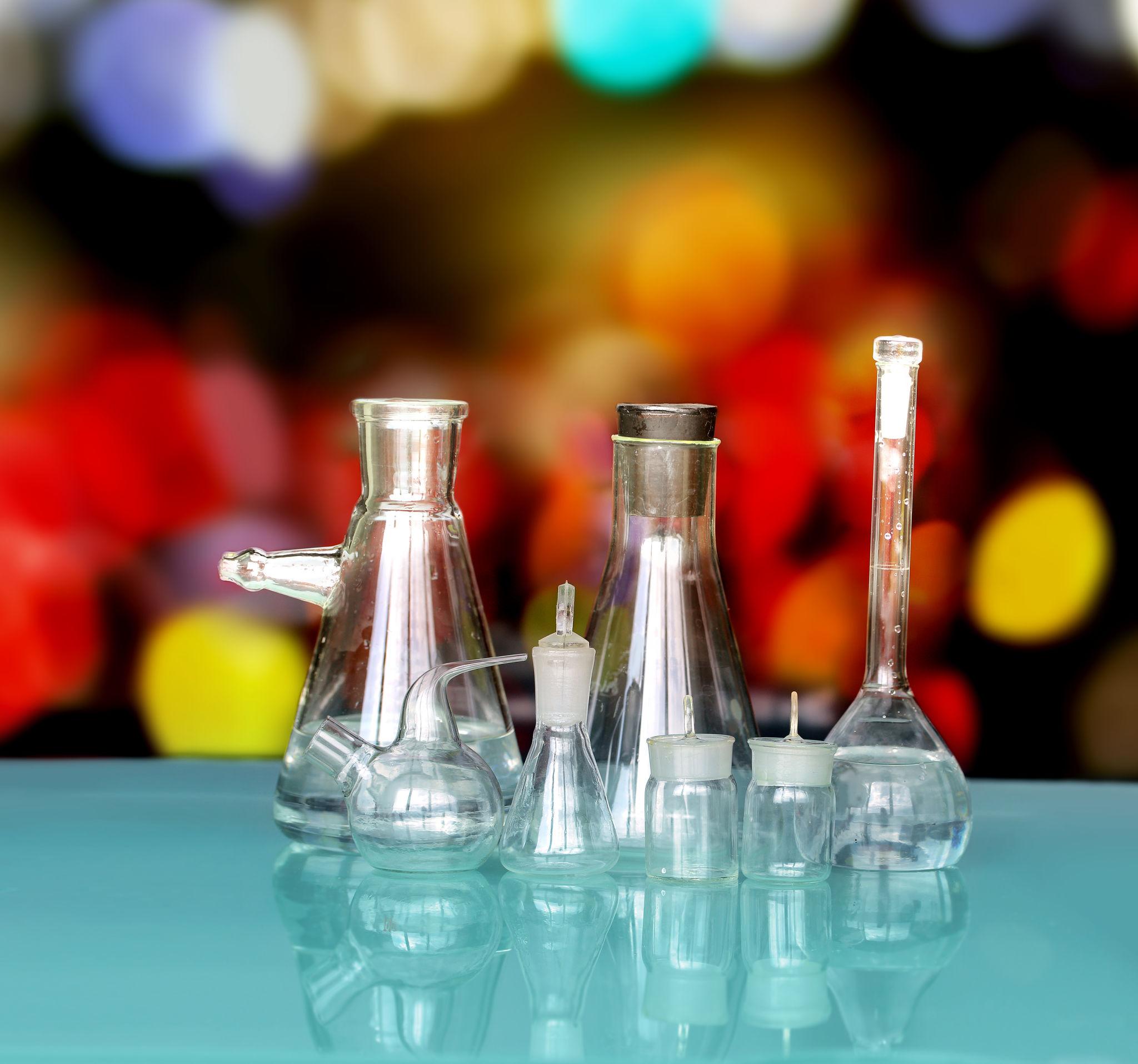 Borosilicate Glass Flask Set Volumetric and Filtration Types - View 1