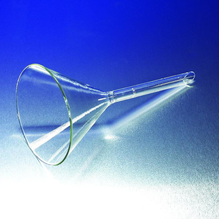 PYREX 147mm Plain Glass Laboratory Funnel with 60° Angle and Short Wide Stem 6120-6 - View 1
