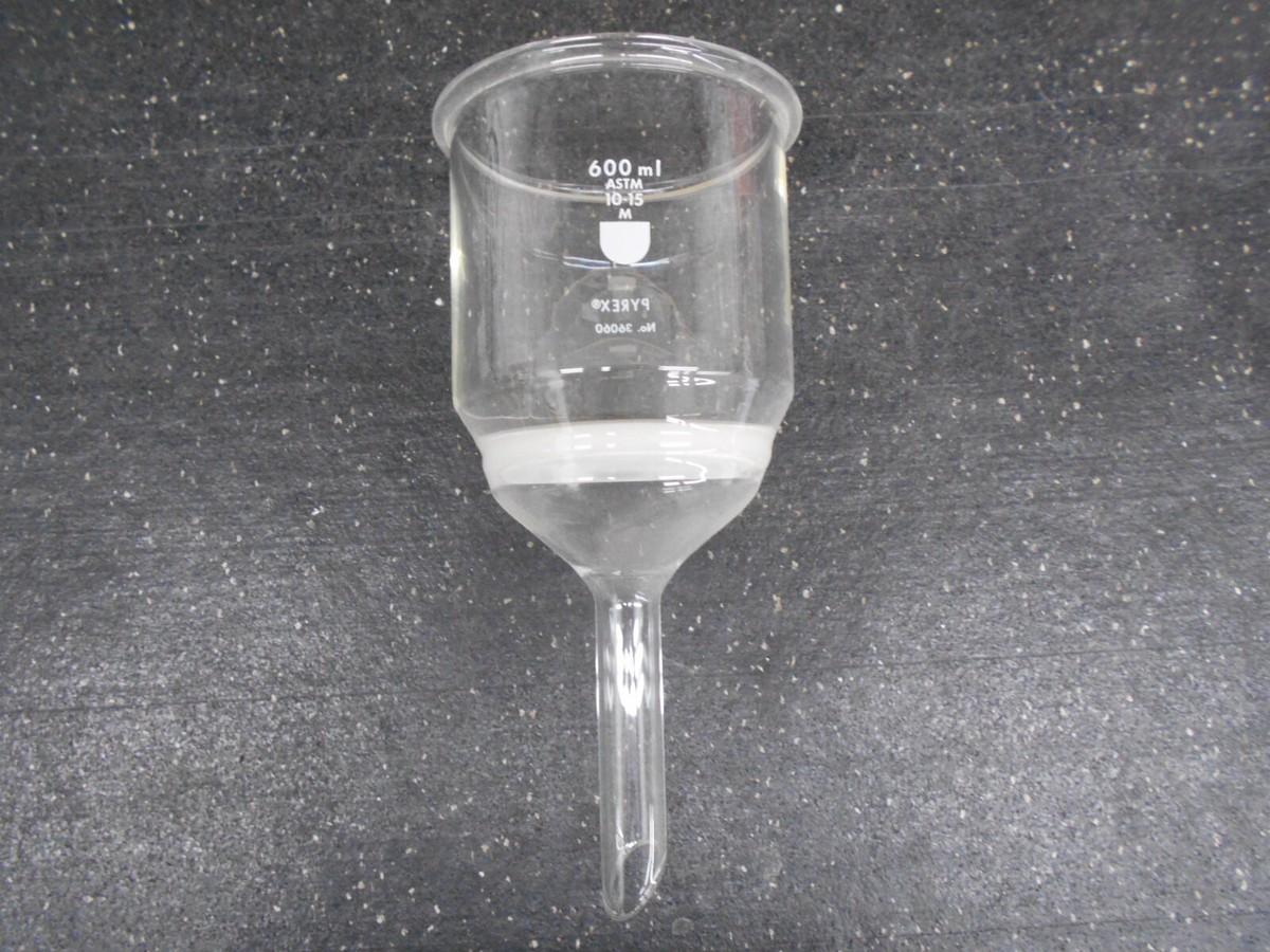 PYREX 600mL Buchner Funnel with Coarse Porosity Fritted Disc – 36060-600C - View 1