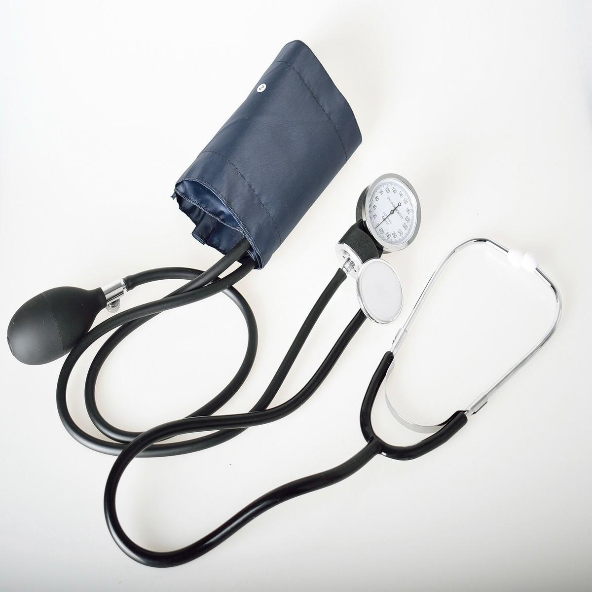 Aneroid Sphygmomanometer – Manual Blood Pressure Monitor - Healthhub - View 1