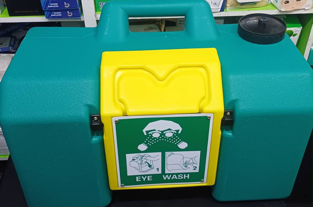 Portable Emergency Eyewash Station – Gravity-Fed Eye Wash Unit